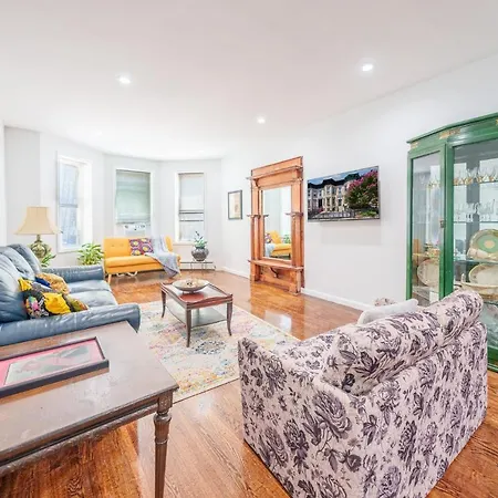 Lovely 2 Bedroom In The Hearts Of Crown Heights